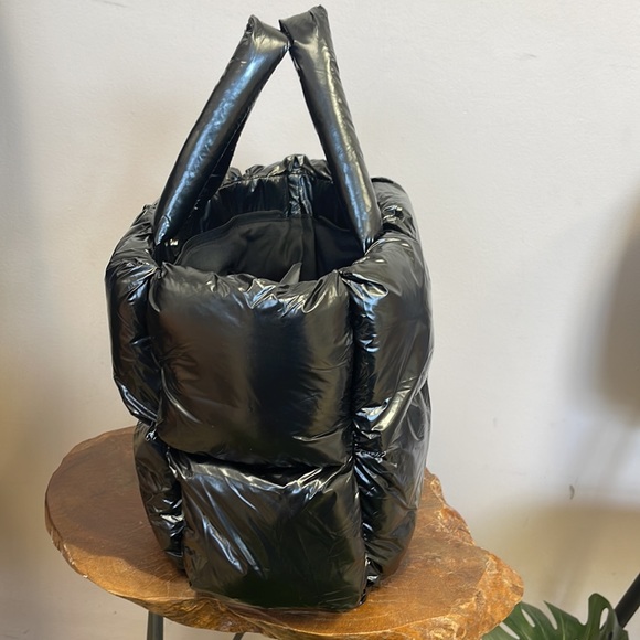 The Oh Kind puffer handbag - Picture 3 of 6